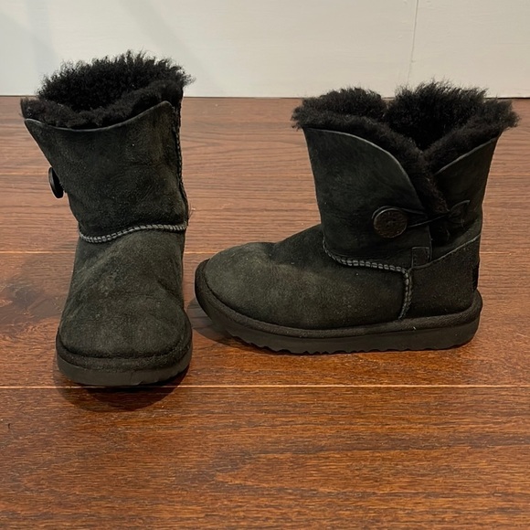 Ugg Girls Black Boots With Button Size 12 - Picture 1 of 7